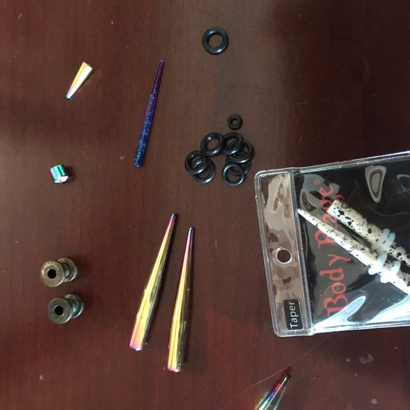 Gages - Picture 2 of 3